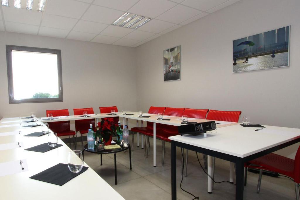 Auberge Flyzone Lézignan-Corbières Zewnętrze zdjęcie